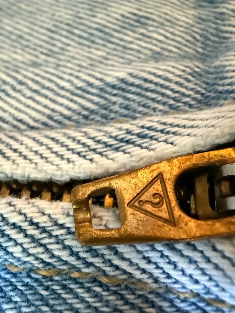 Vintage Guess Jeans, size 29, style 1015, Light Blue Wash/ Ankle Zippers - Picture 8 of 16